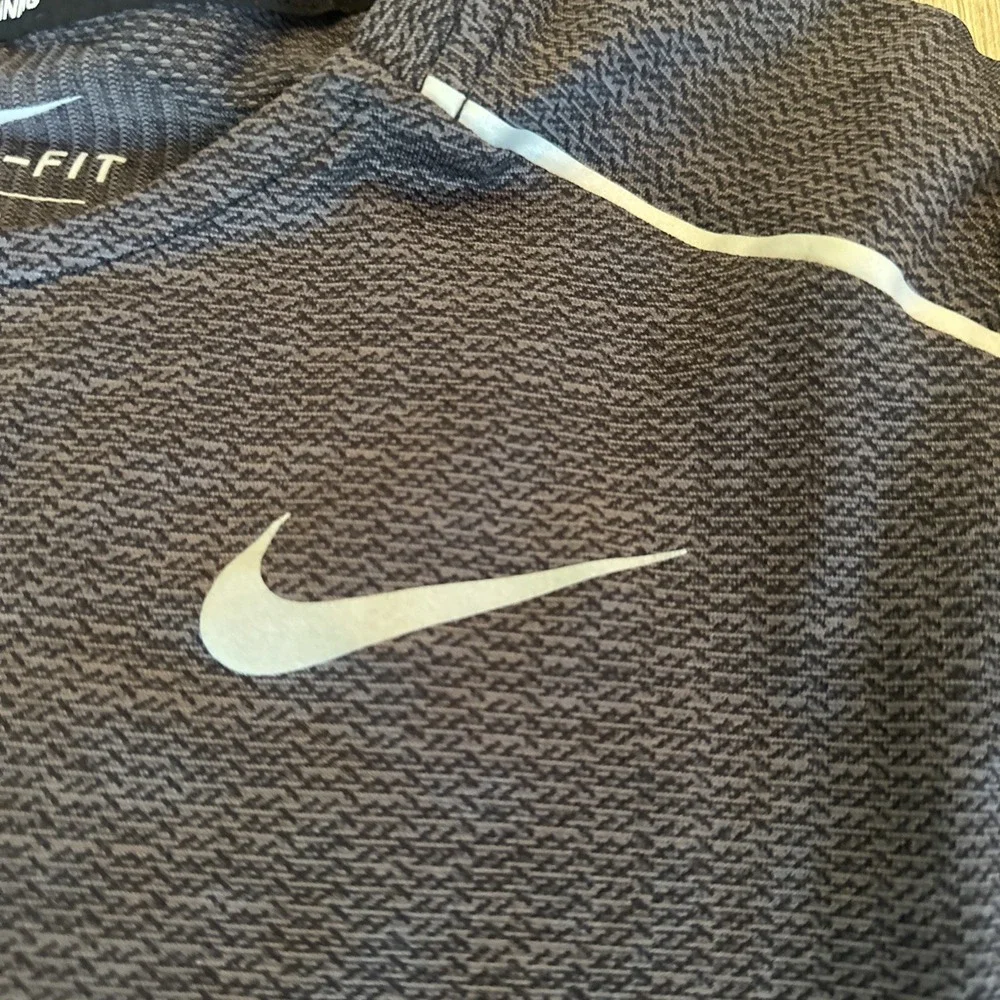 Nike Dri-Fit Tech Knit Running Men's Long Sleeve T-Shirt Training Gray Small